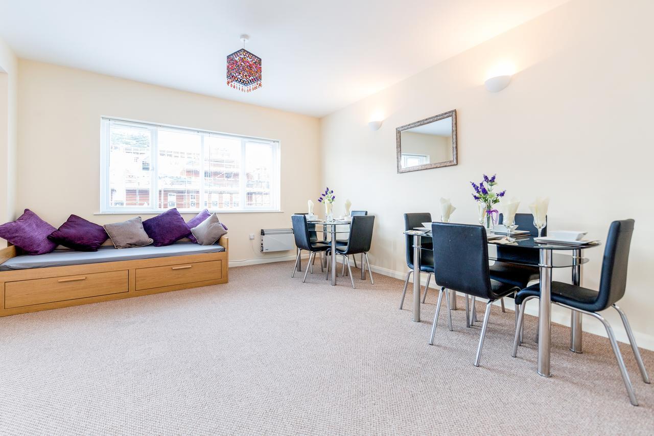 Alexandra'S Apartment Watford  Bagian luar foto